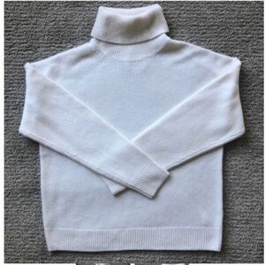 Hudson’s Bay/ Hudson North Cashmere Turtleneck Sweater. NWOT.